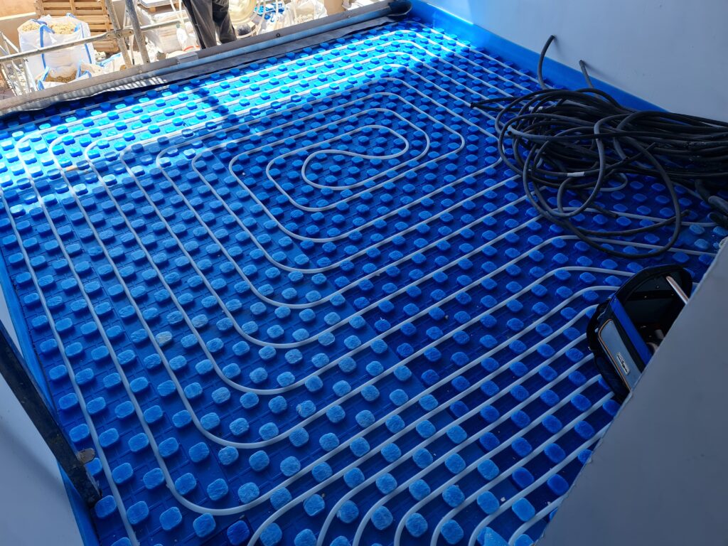 Red Málaga instalaciones y mantenimiento suelo radiante azul